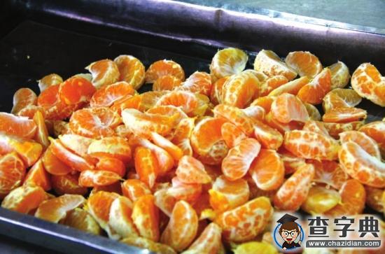 湖南大學食堂出奇葩菜橘子燒排骨 窗口擠滿學生1