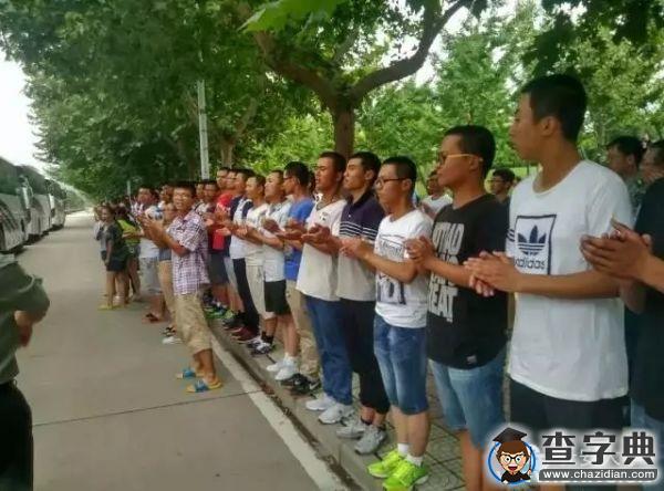 依依惜別 “小綠人”飆淚送教官5