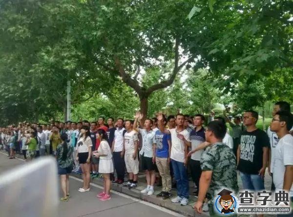 依依惜別 “小綠人”飆淚送教官3