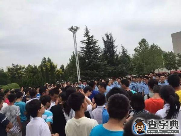 依依惜別 “小綠人”飆淚送教官1