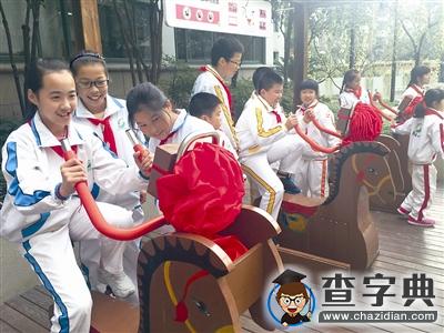 “小木馬”踩啊踩把整個校園照亮 杭城一小學請學生邊鍛煉邊發電1
