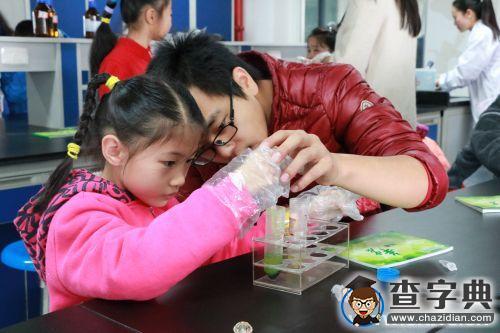 石洞街“小科學家”來華中農業大學探秘DNA3