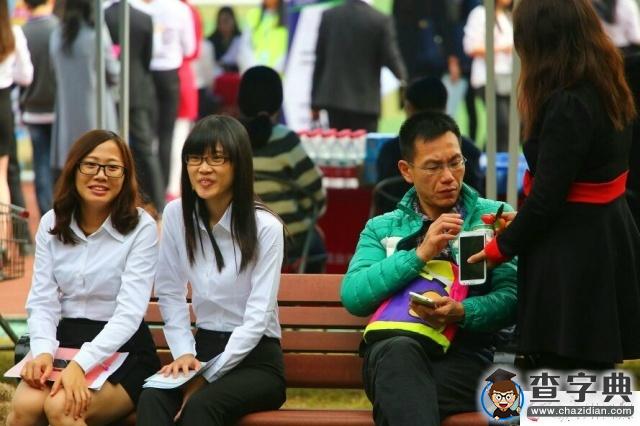 廣州校園招聘會6000人應聘 女大學生要現場量三圍4