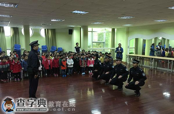 錢塘春曉幼兒園的小伢兒和警察叔叔學本領，好神氣！3
