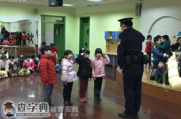 錢塘春曉幼兒園的小伢兒和警察叔叔學本領，好神氣！2