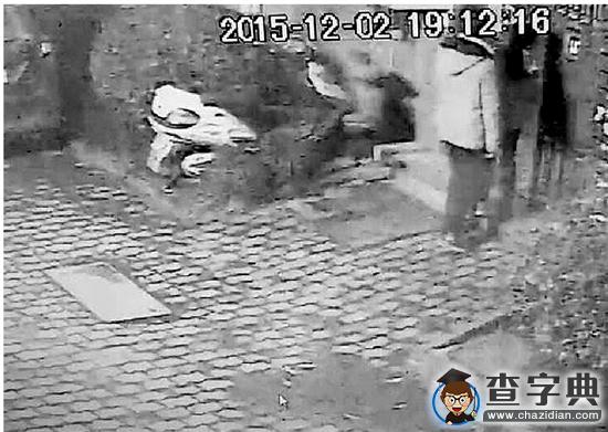 “進了電梯他一把抱住我……” 10歲女孩掙脫逃回家后大哭2