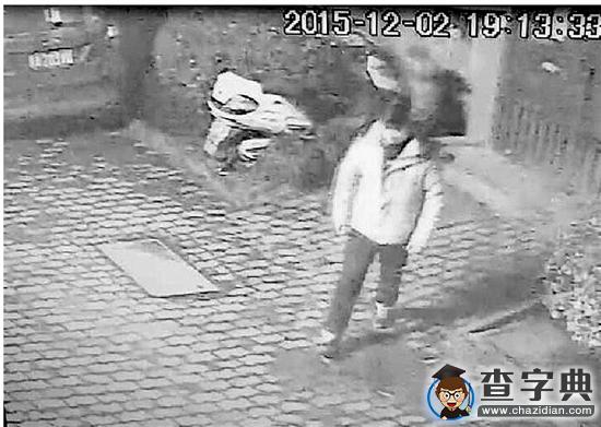 “進了電梯他一把抱住我……” 10歲女孩掙脫逃回家后大哭3