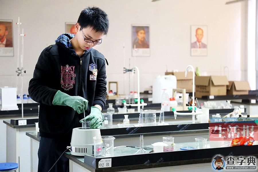 南寧三中一男生從淘氣包變學霸 獲北大保送資格1