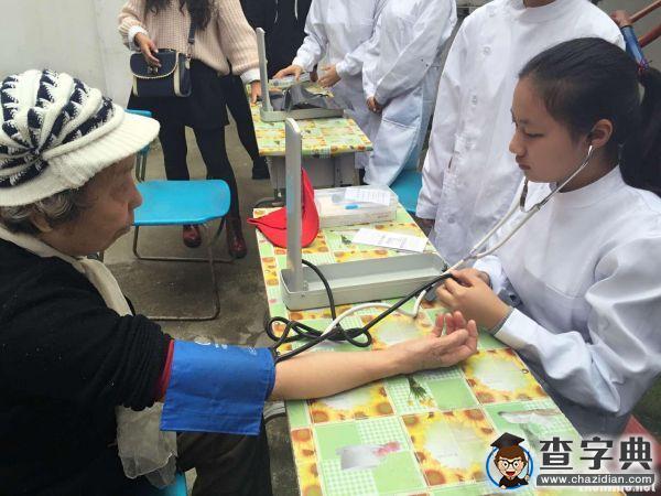 武昌理工學子走進敬老院開展志愿者活動 關愛孤寡老人3