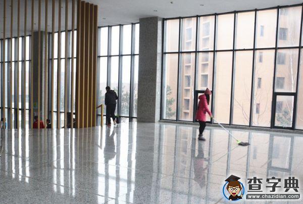 沈陽城市學院展開創建美麗校園從我做起活動1