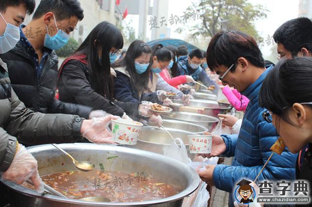 高校也任性 養5000斤魚免費給學生吃（圖）2