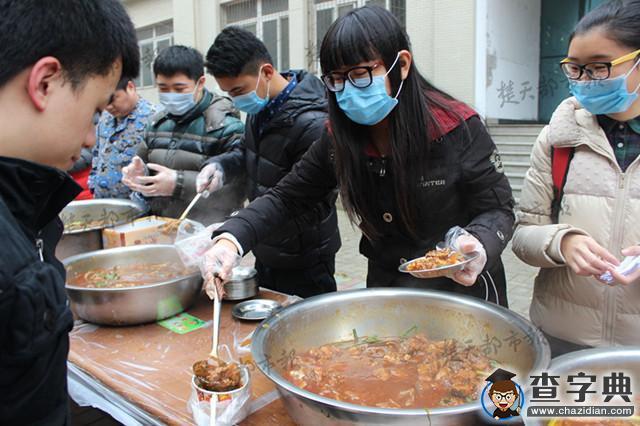 高校也任性 養5000斤魚免費給學生吃（圖）3