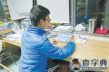 大學生“開放”自己的固定自習桌1