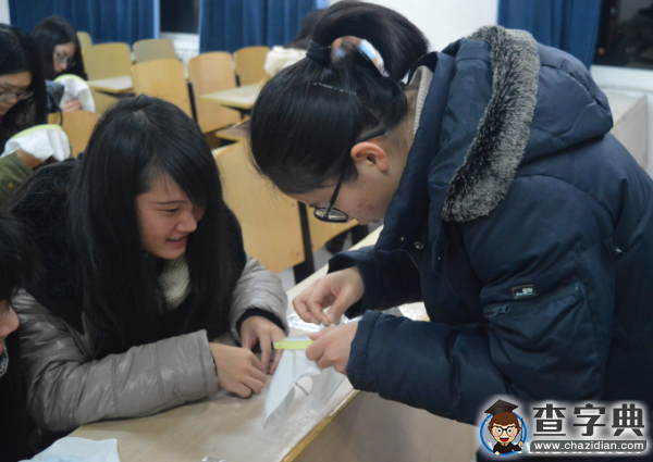 武昌理工學院“漢繡女孩”校園開班普及漢繡工藝1