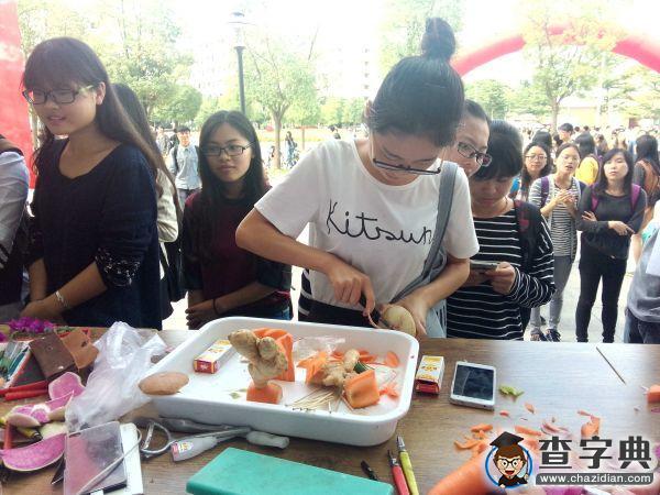 飛餅雕花  福醫大校園美食節大飽眼福2