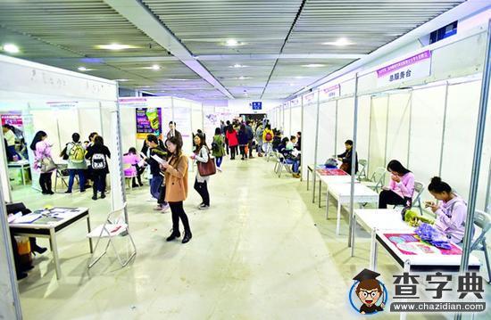 武漢女大學生招聘專場遇冷 隔壁相親會熱鬧火爆1