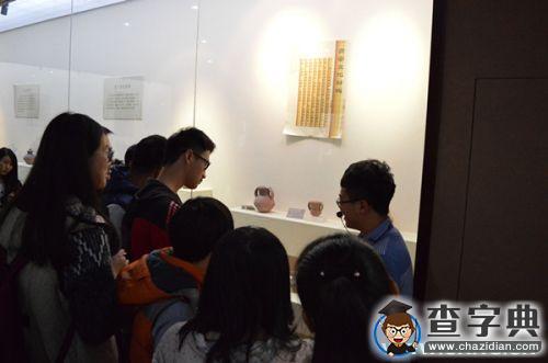 蘭州大學藝術學院組織2015級新生參觀校史館3
