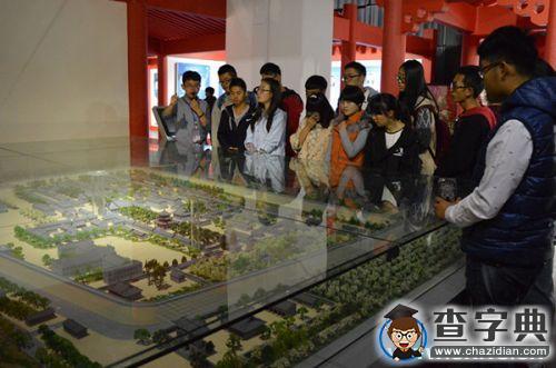 蘭州大學藝術學院組織2015級新生參觀校史館4