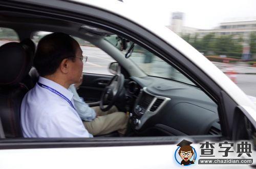 “智能汽車”駛進電子科大“秀”絕招1