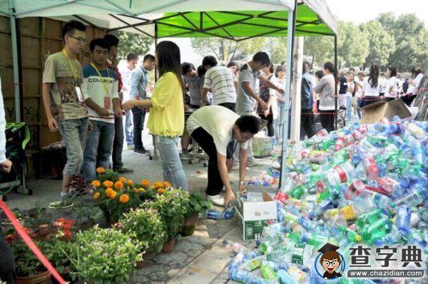 武昌理工舉行塑料瓶換盆栽活動受熱捧 100多盆盆栽1個小時換光1