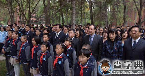 緬懷英烈傳承遺志 蘭大向革命烈士紀念碑獻花3