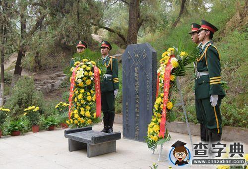 緬懷英烈傳承遺志 蘭大向革命烈士紀念碑獻花4