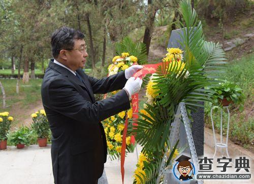 緬懷英烈傳承遺志 蘭大向革命烈士紀念碑獻花1