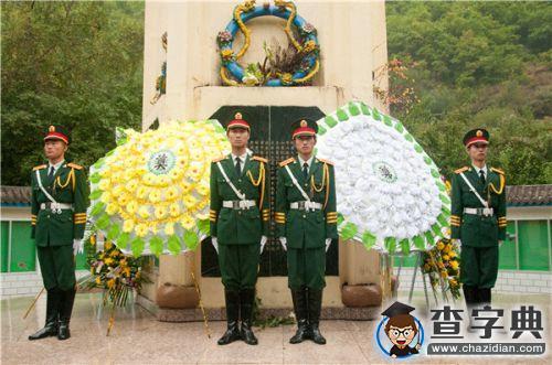 緬懷英烈傳承遺志 蘭大向革命烈士紀念碑獻花6