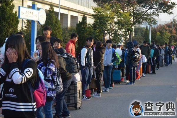排隊好上車早 互禮讓好榜樣1