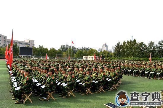 濰坊學院：新生軍訓匯演，彰顯軍人風采[圖]1