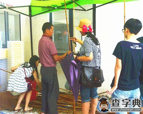新生入學父母伴 溫馨背影暖人心2