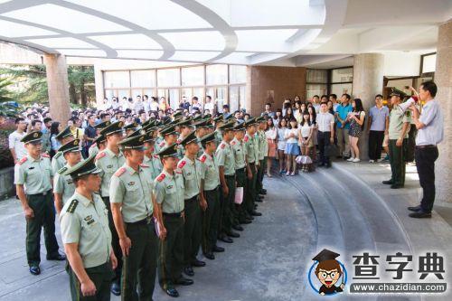 上海交通大學2014級學生軍訓團歡送承訓教官1
