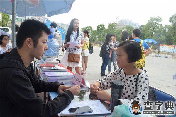 江財國際：黨員迎新做模范 貼心服務暖人心2