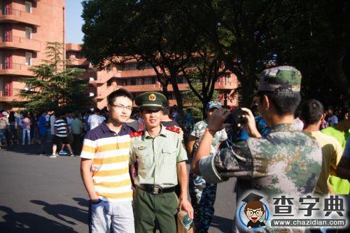 上海交通大學2014級學生軍訓團歡送承訓教官2