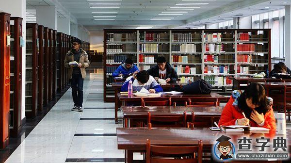 留校學生學習忙 石大校園飄書香5