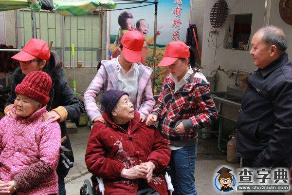 青春送愛心 “微孝”傳真情：安徽理工志愿者關愛孤寡老人1
