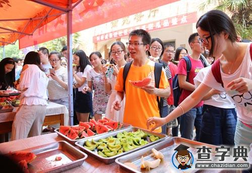 科研成果再共享 西農大3萬斤西甜瓜送學生5