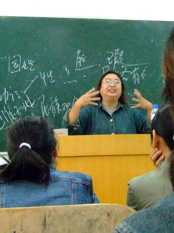 河南大學女講師的傳奇故事：兩拒《百家講壇》1