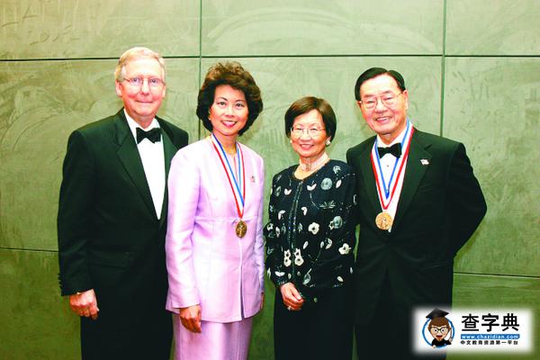 美國首位華人內閣成員，10歲赴美留學，哈佛畢業的學霸2