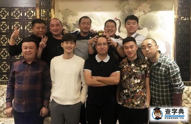張翰曬與小學同學聚會照 果然是一胖毀所有(圖)1