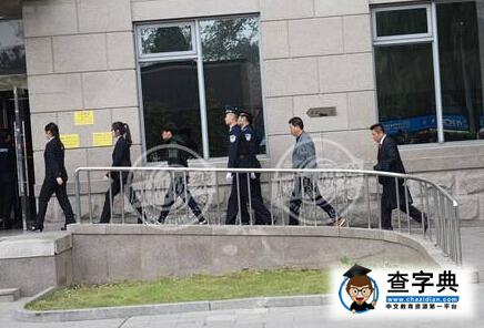 王寶強離婚案今日開庭 神情嚴肅現身法院(圖)2