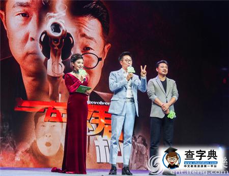 林永健時尚西服現身活動 比剪刀手熱情互動1