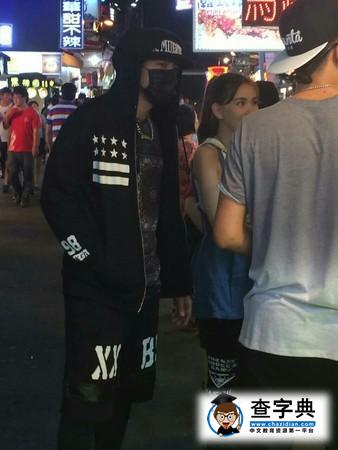 周杰倫上街包裹嚴實 網友笑翻：不熱嗎？1