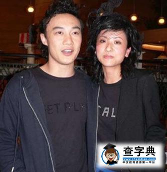 陳奕迅夫婦外出吃生蠔 運動褲現激凸1
