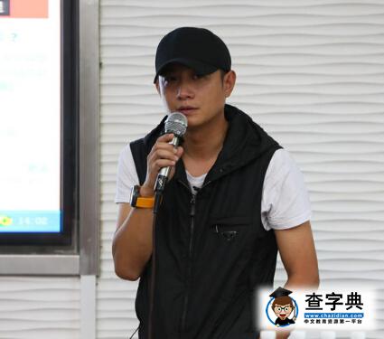 文章上戲開講座犯煙癮 手不離煙噴云吐霧2