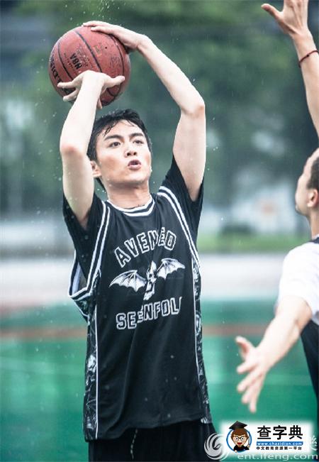 陳曉曬打籃球影片 霸氣投籃姿勢似致敬科比1