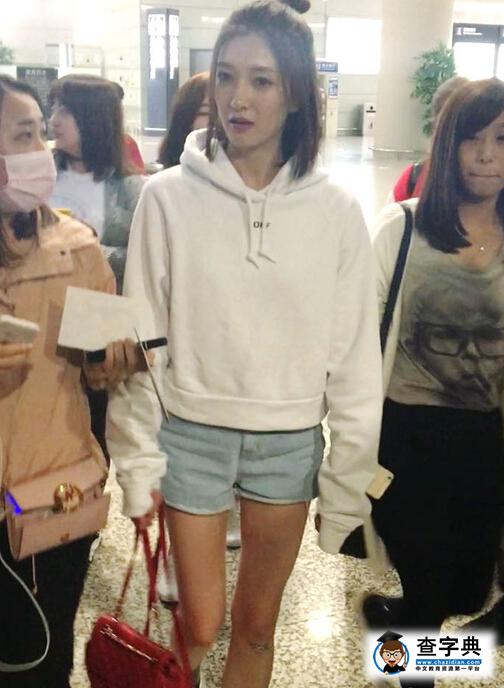 江疏影大長腿實力吸睛，可膝蓋的傷是怎么回事…(圖)1