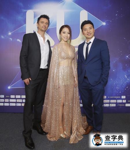 鄧紫棋穿衣再遭吐槽：內衣外穿大秀事業線2