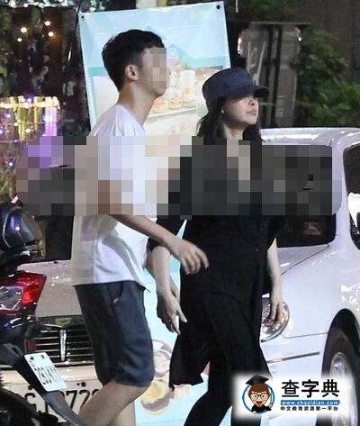 伊能靜素顏帶兒子逛街 手牽手母子情深(圖)1