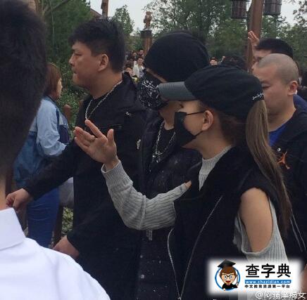 周杰倫昆凌同游迪士尼  為愛女挑選公仔超有愛3